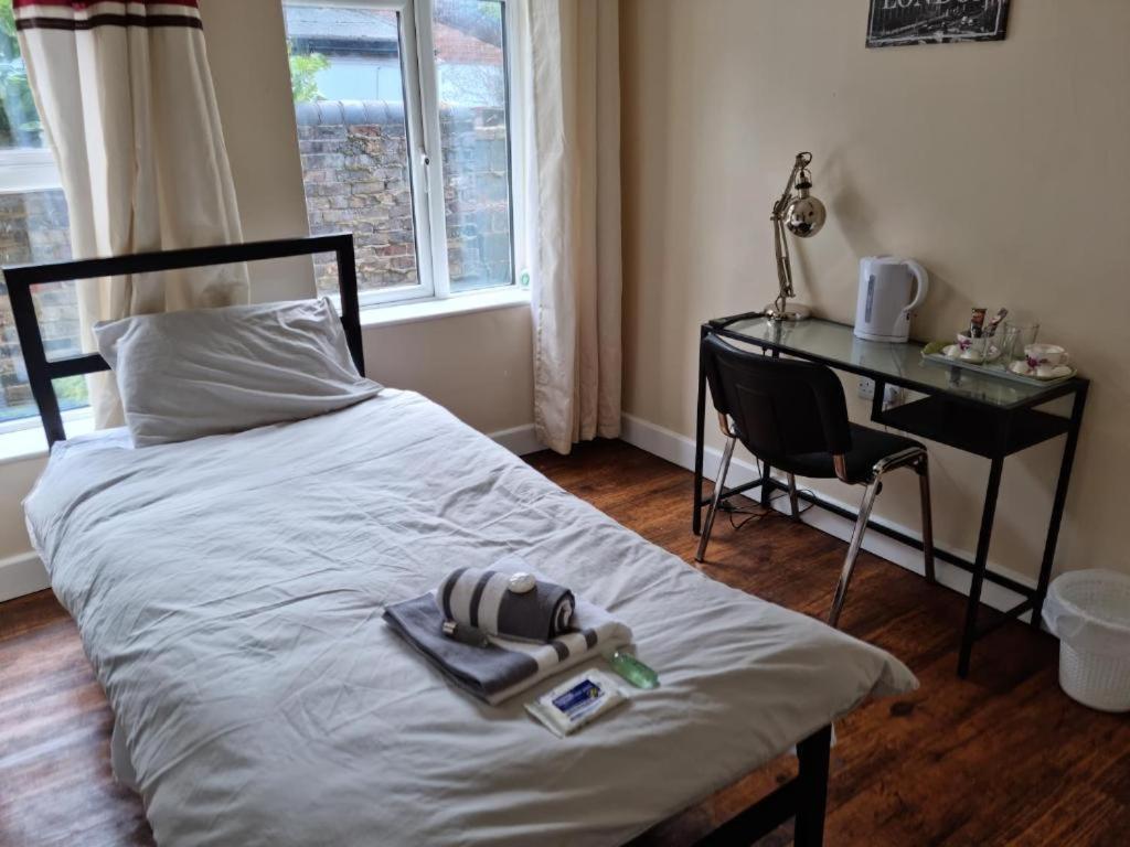 Waterlooguesthouse Hanley Bagian luar foto